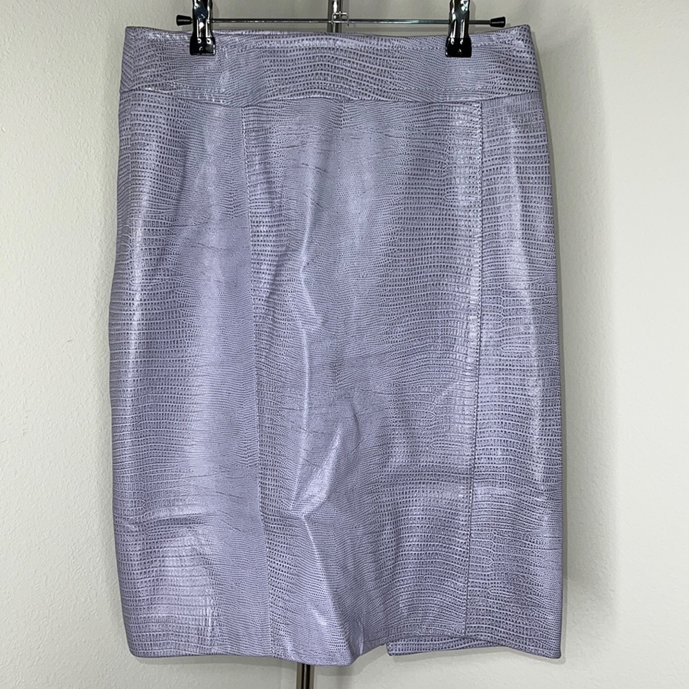 🔹 MaxMara Lavender Snakeskin Textured Leather Skirt